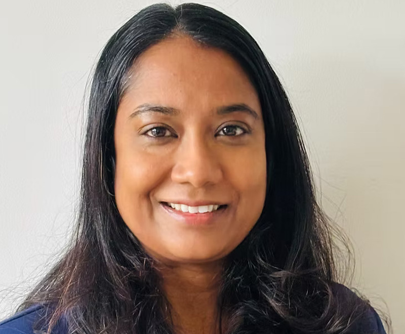 line drawing of a foot highlighting six toes in a minimalist style